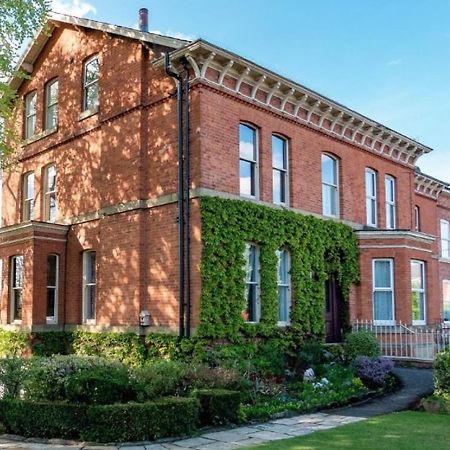 Cornerstones Guest House Сейл Екстериор снимка