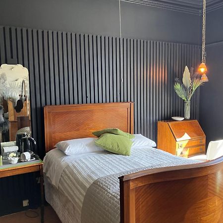 Cornerstones Guest House Сейл Екстериор снимка