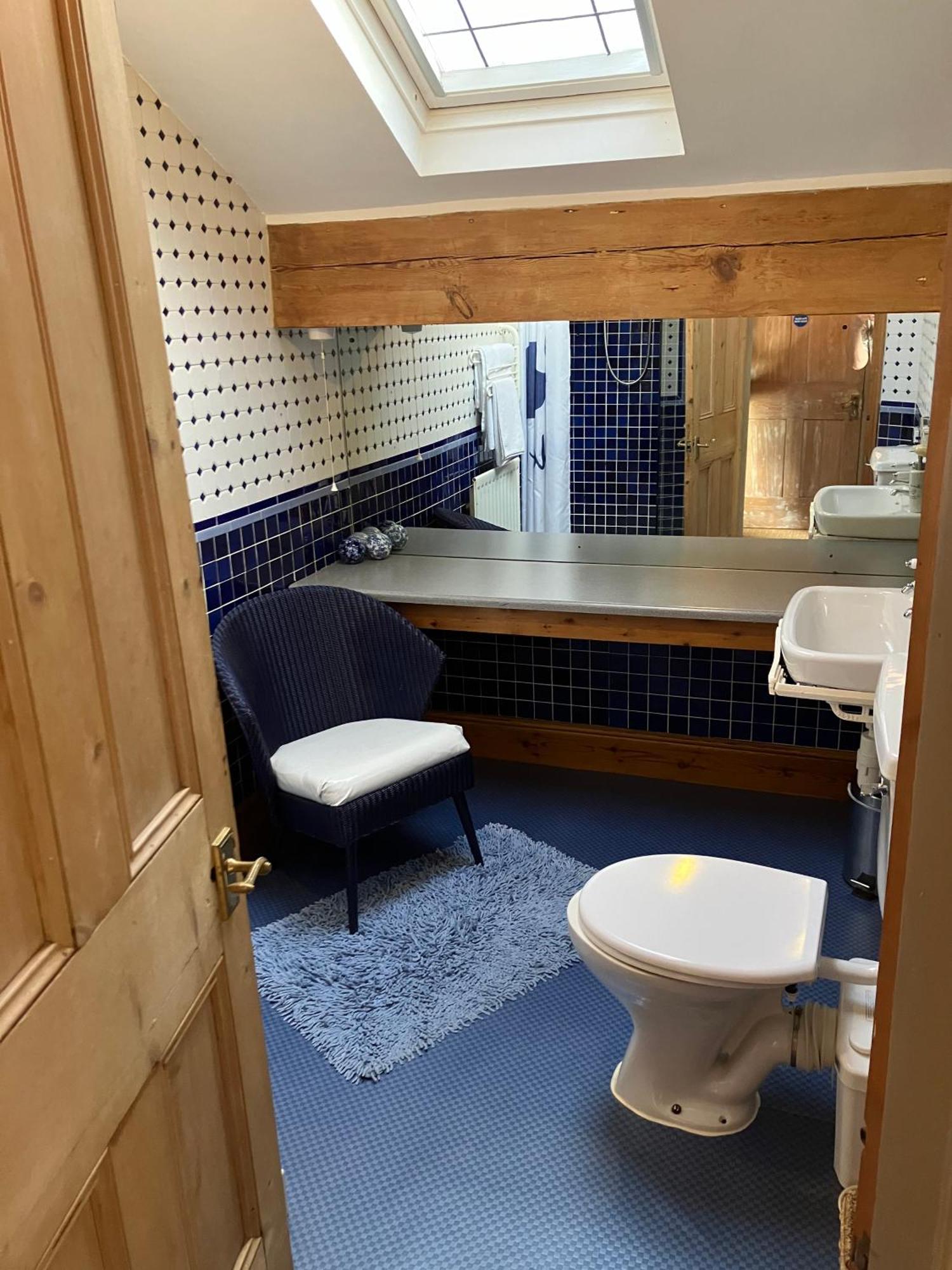 Cornerstones Guest House Сейл Екстериор снимка