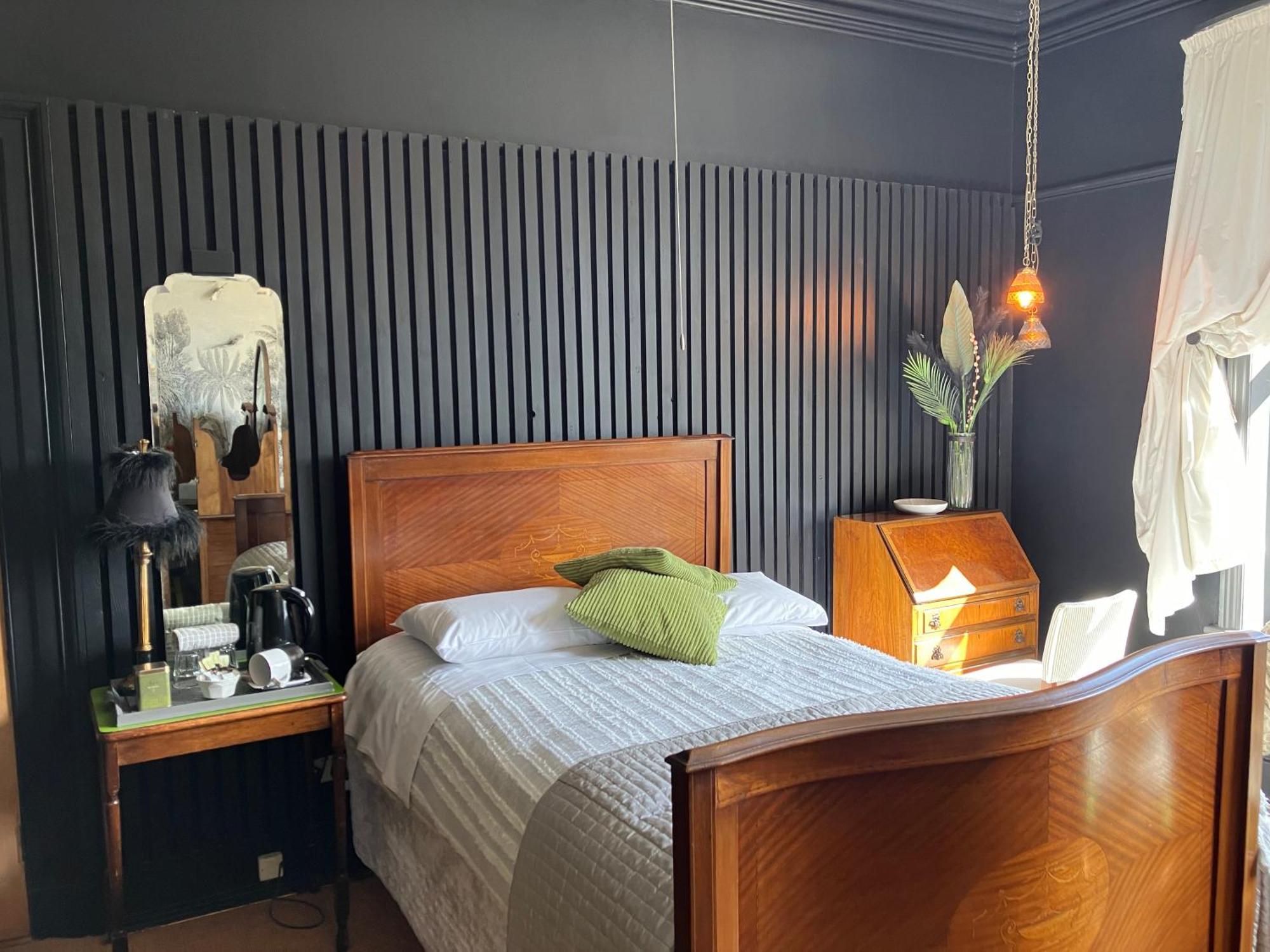 Cornerstones Guest House Сейл Екстериор снимка