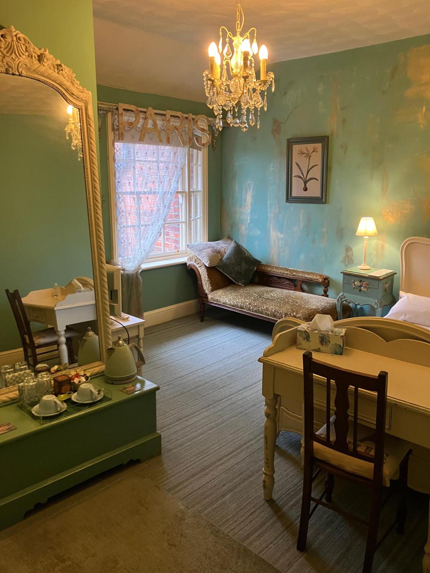 Cornerstones Guest House Сейл Екстериор снимка