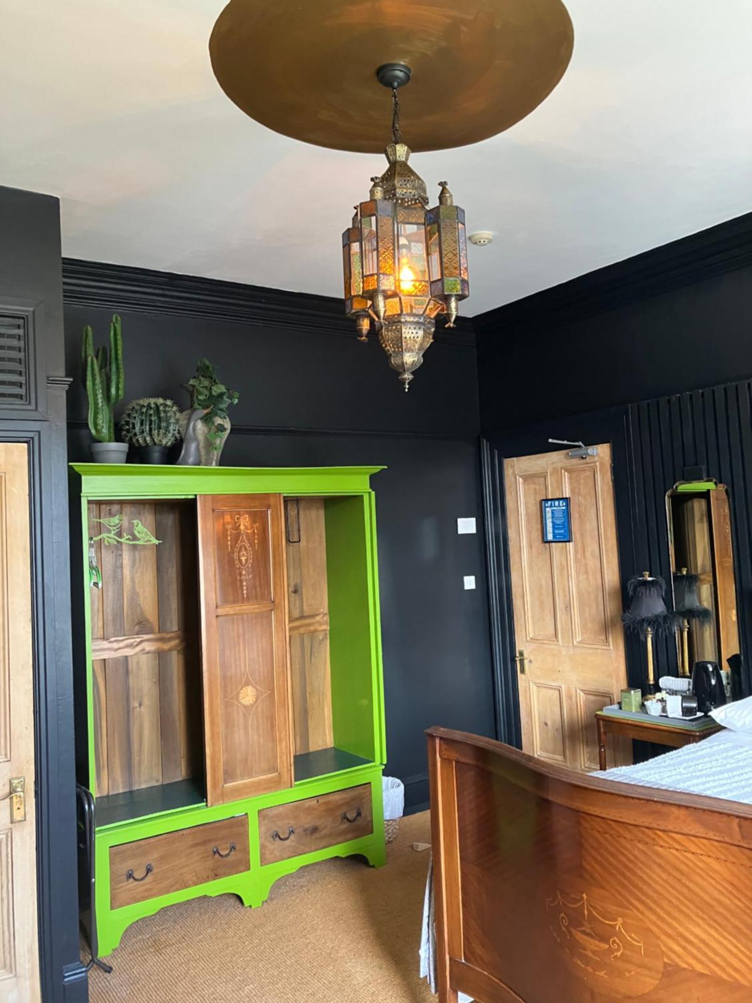 Cornerstones Guest House Сейл Екстериор снимка