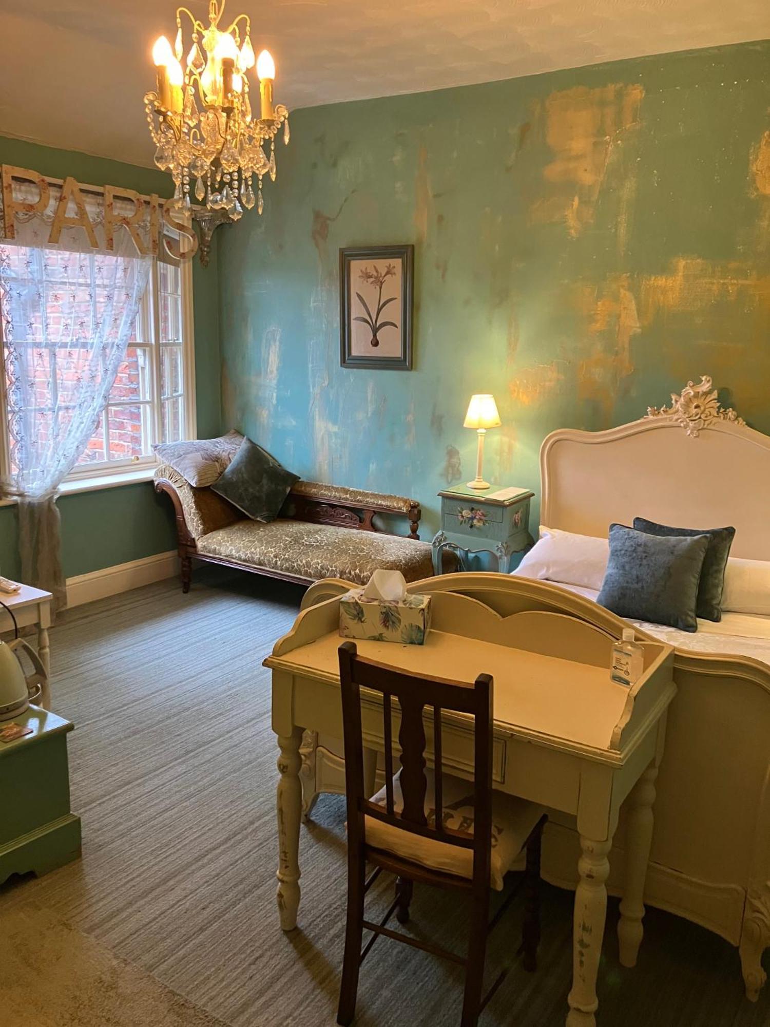 Cornerstones Guest House Сейл Екстериор снимка