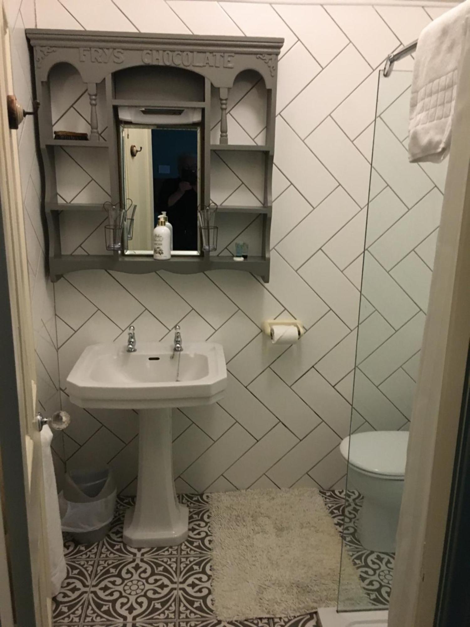 Cornerstones Guest House Сейл Екстериор снимка