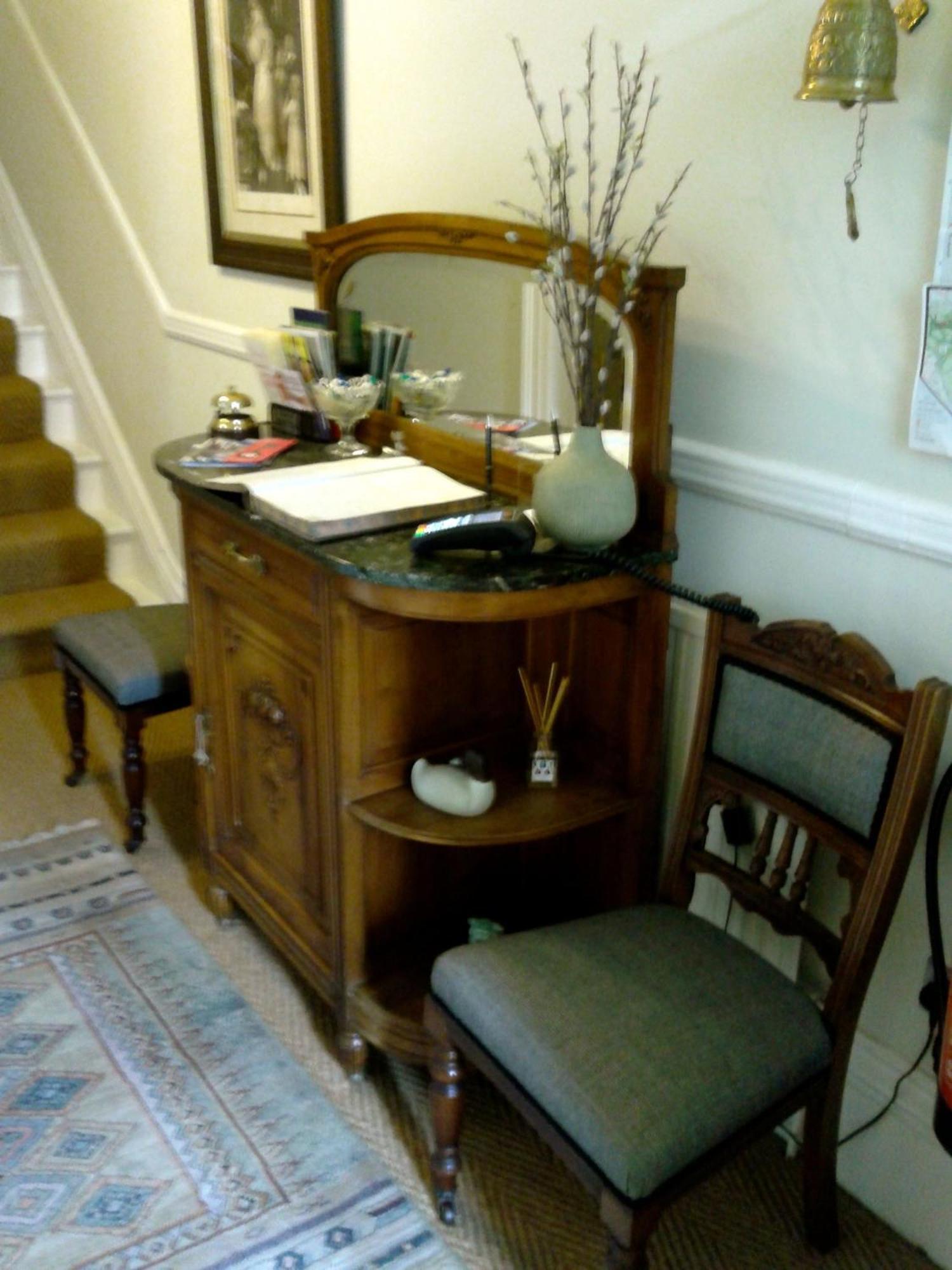 Cornerstones Guest House Сейл Екстериор снимка