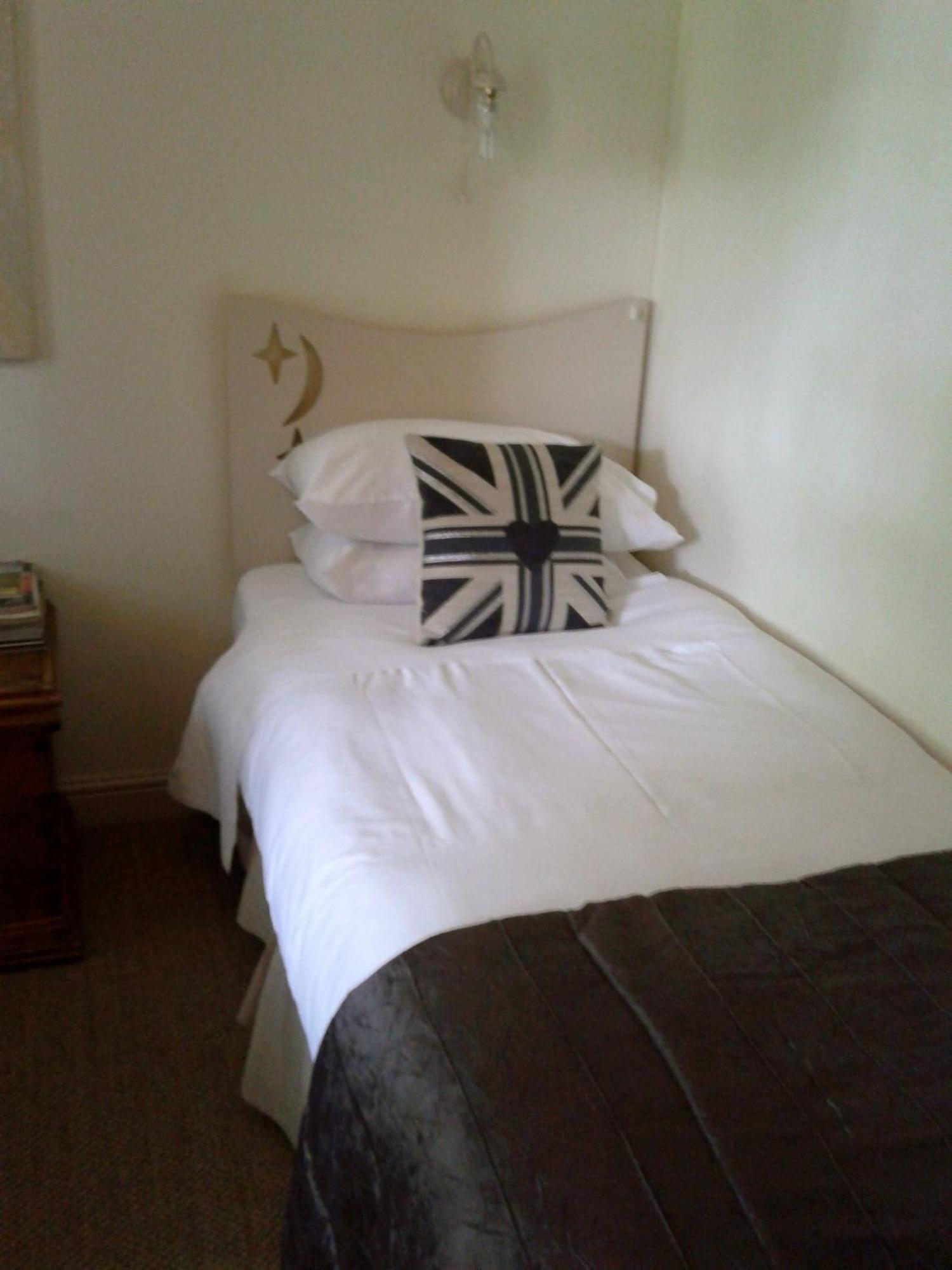Cornerstones Guest House Сейл Екстериор снимка