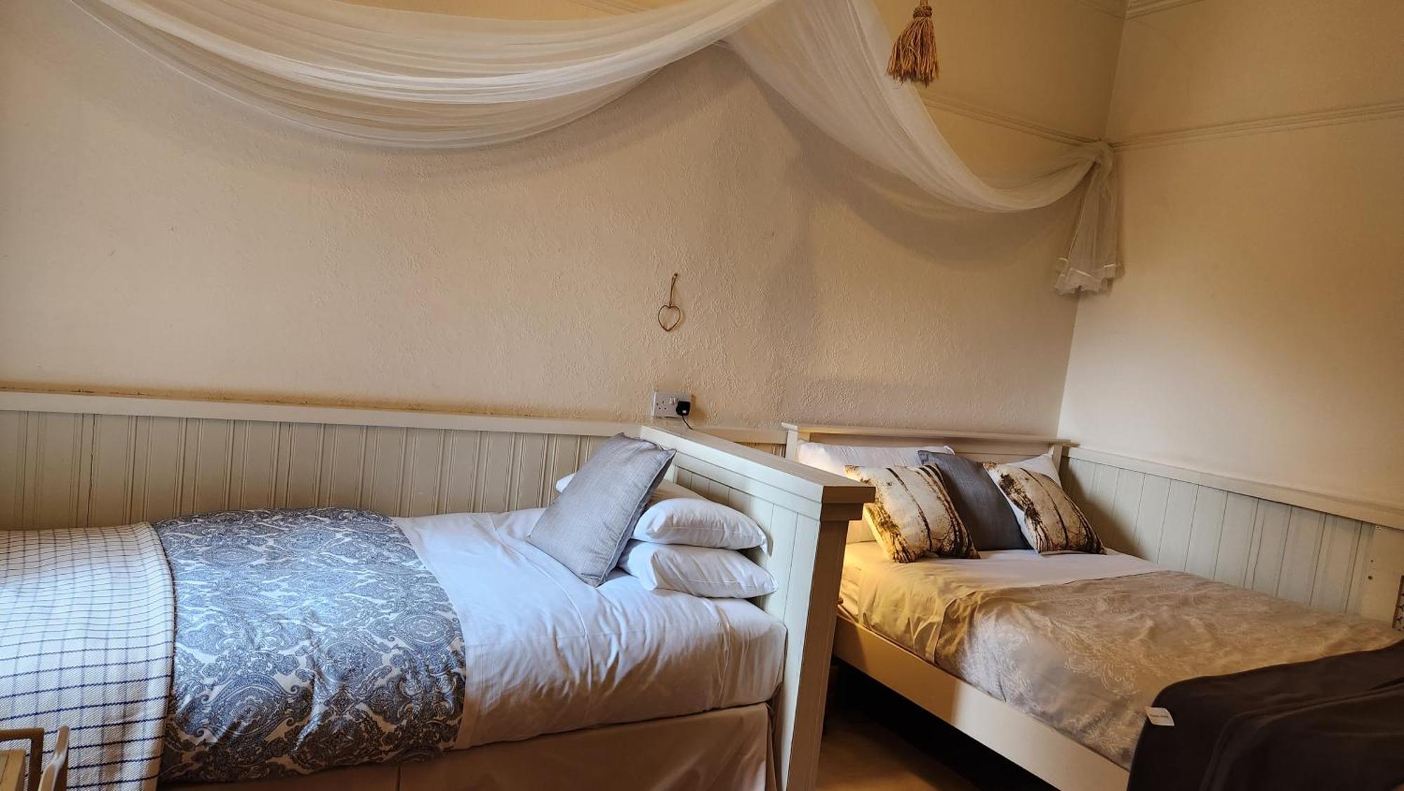 Cornerstones Guest House Сейл Екстериор снимка