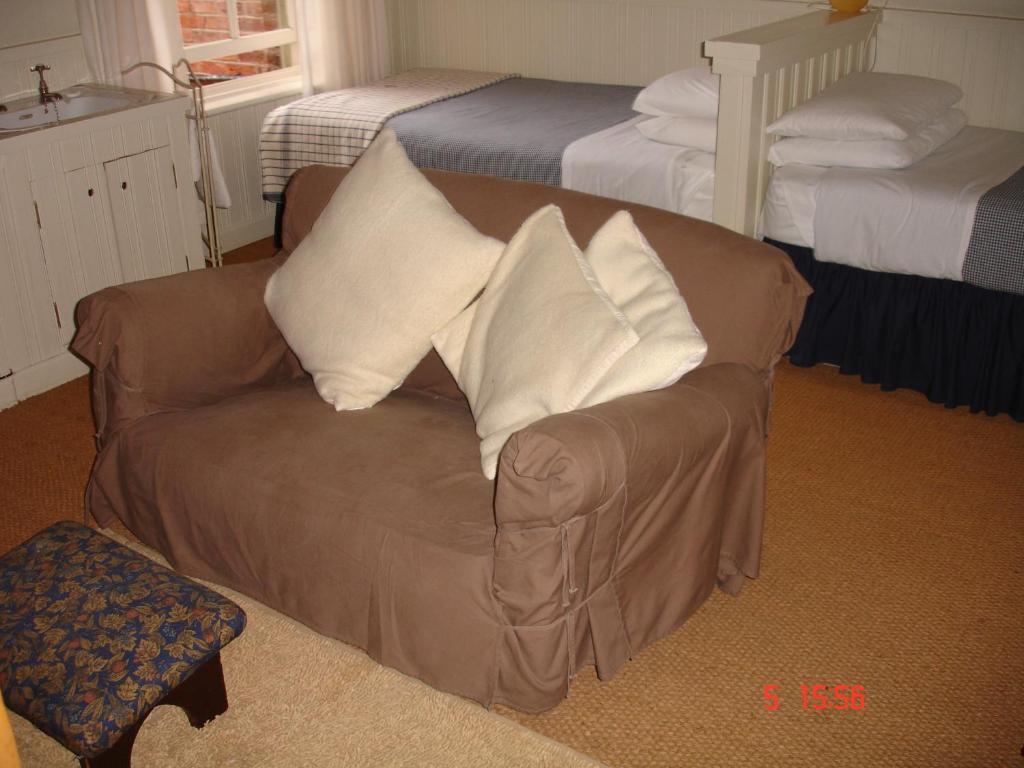 Cornerstones Guest House Сейл Стая снимка