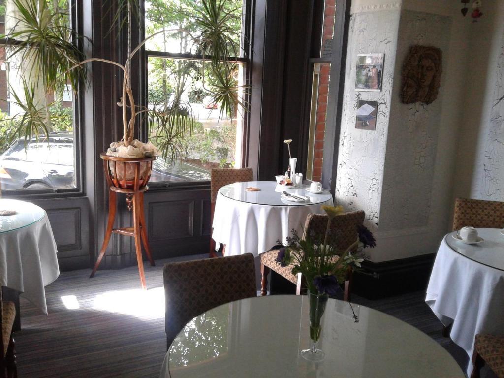 Cornerstones Guest House Сейл Екстериор снимка