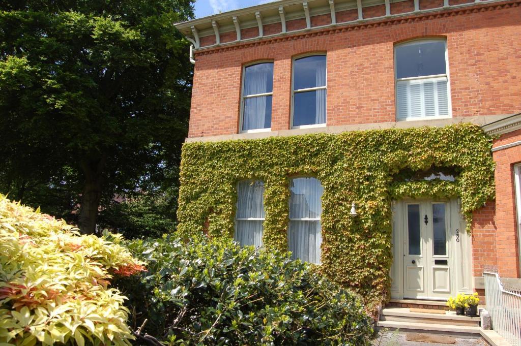 Cornerstones Guest House Сейл Екстериор снимка