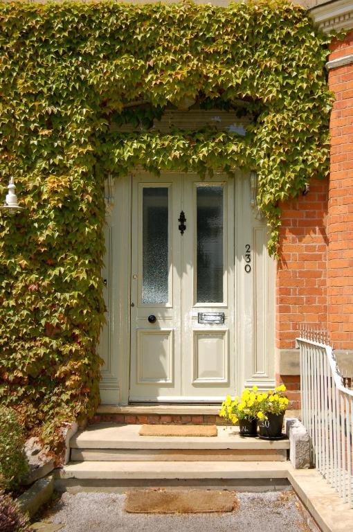 Cornerstones Guest House Сейл Екстериор снимка