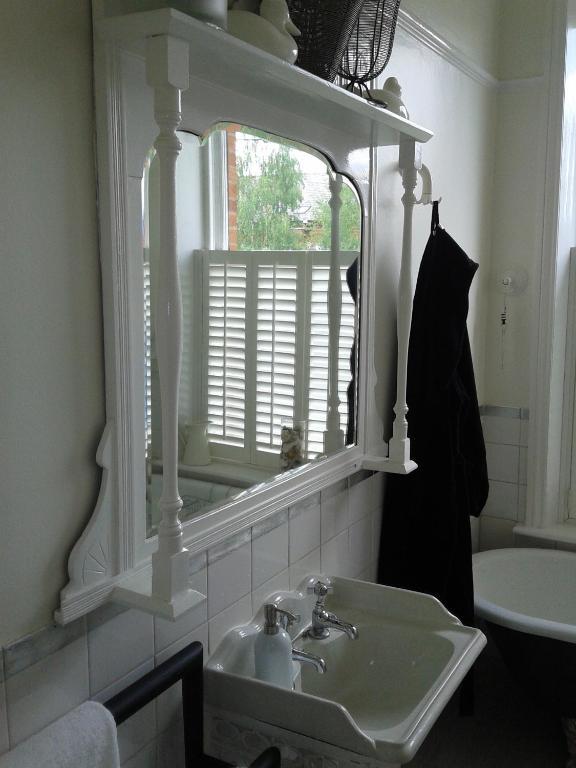 Cornerstones Guest House Сейл Стая снимка