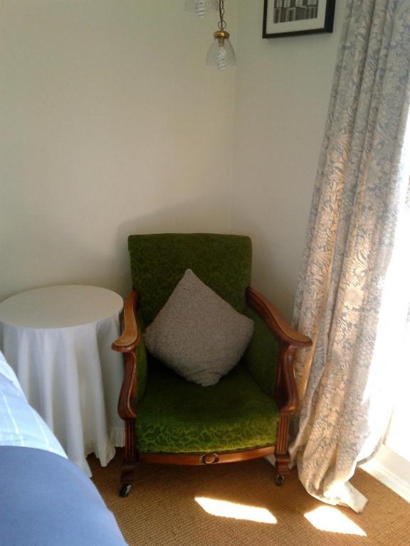 Cornerstones Guest House Сейл Стая снимка